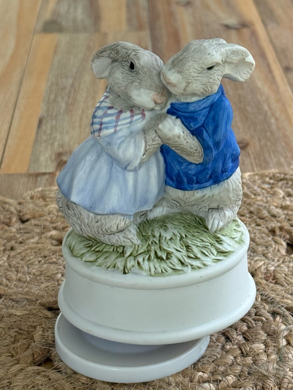 Vintage Empress Ceramic Bunny Couple Music Box